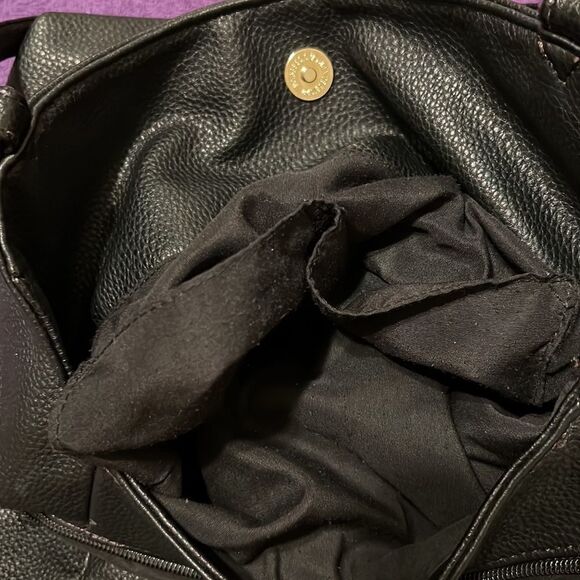 Liz Claiborne black handbag with lots of pockets and cute lock accent EUC - Picture 10 of 16